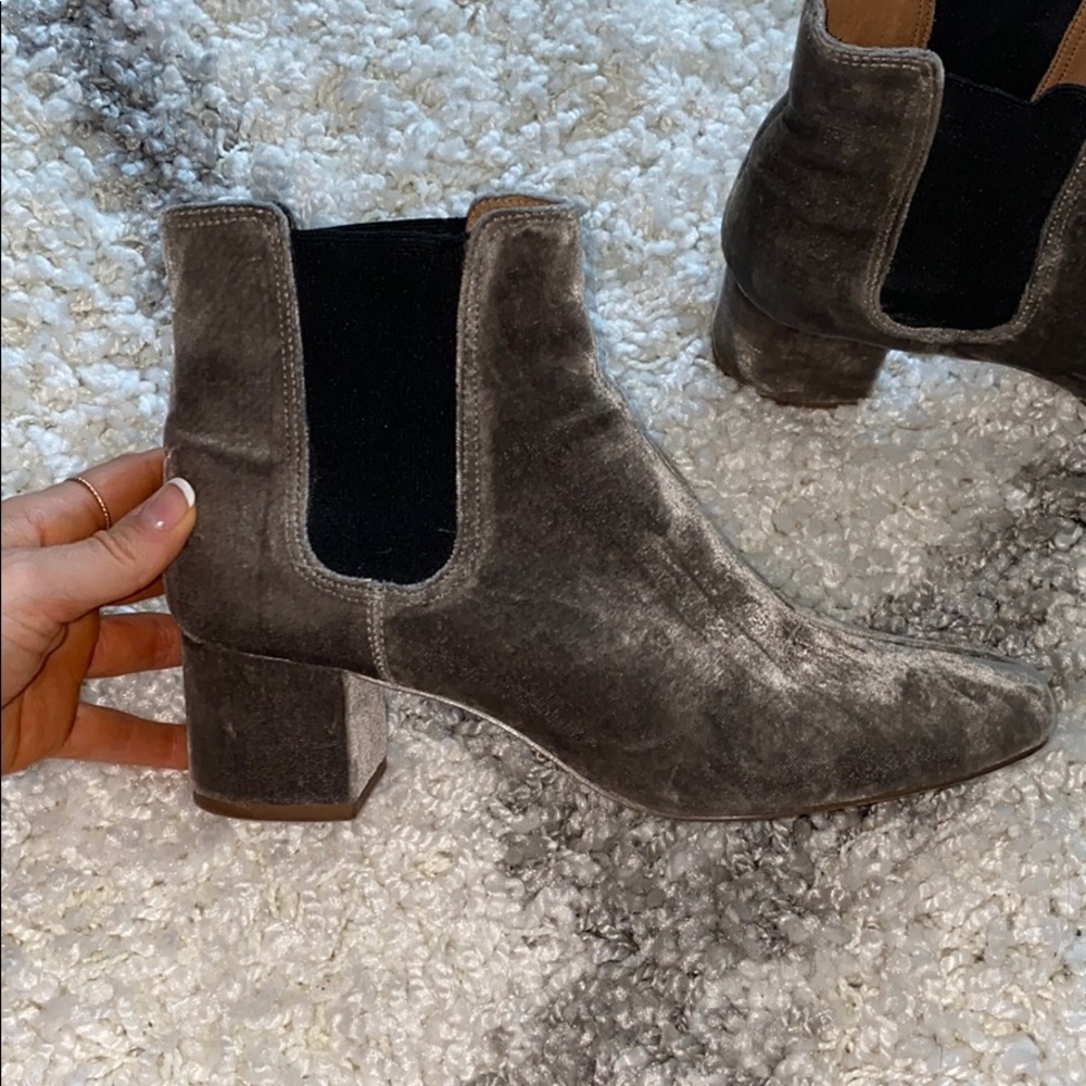 Madewell velvet booties size 8- hardly worn!